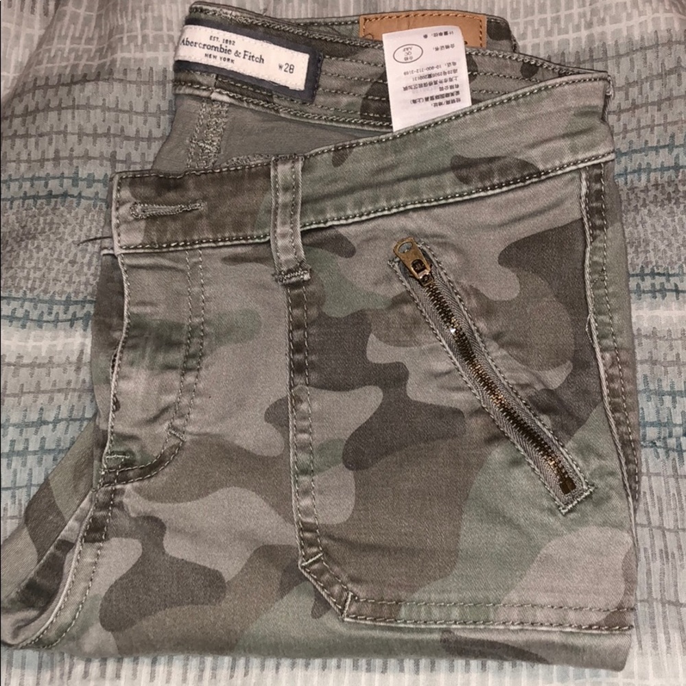 Skinny camo jeans